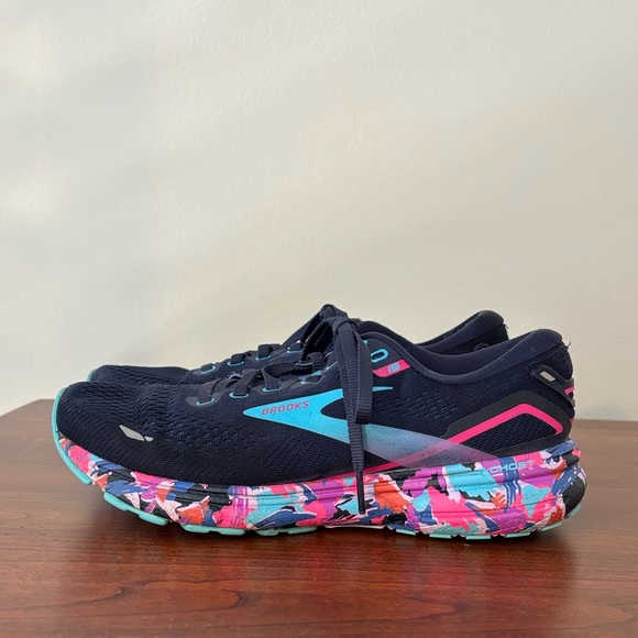 Limited Edition Brooks Ghost 15 running shoe - Picture 1 of 7